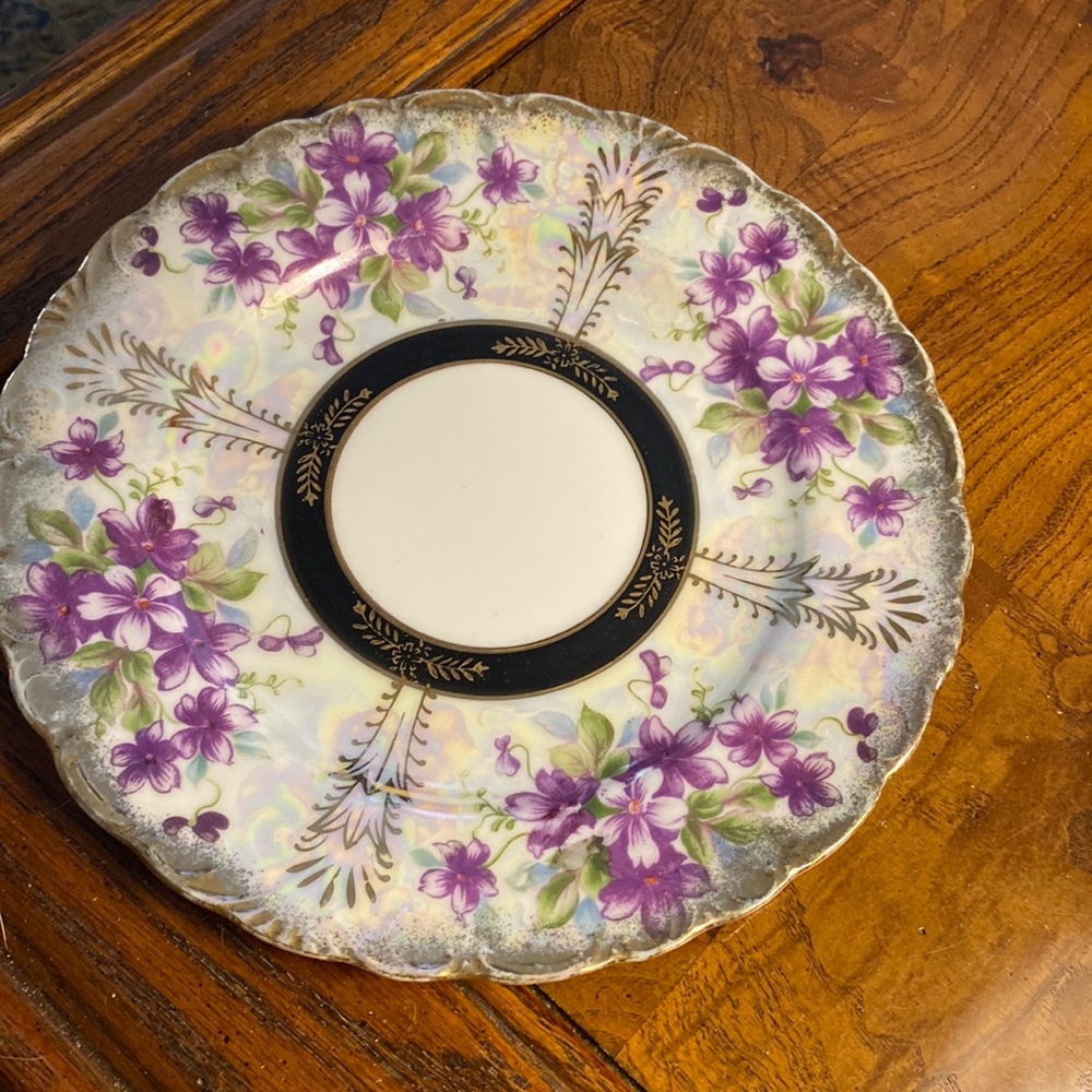 E280 (1000) Ucagco Vintage Made:Japan decorative floral plate. VGUC